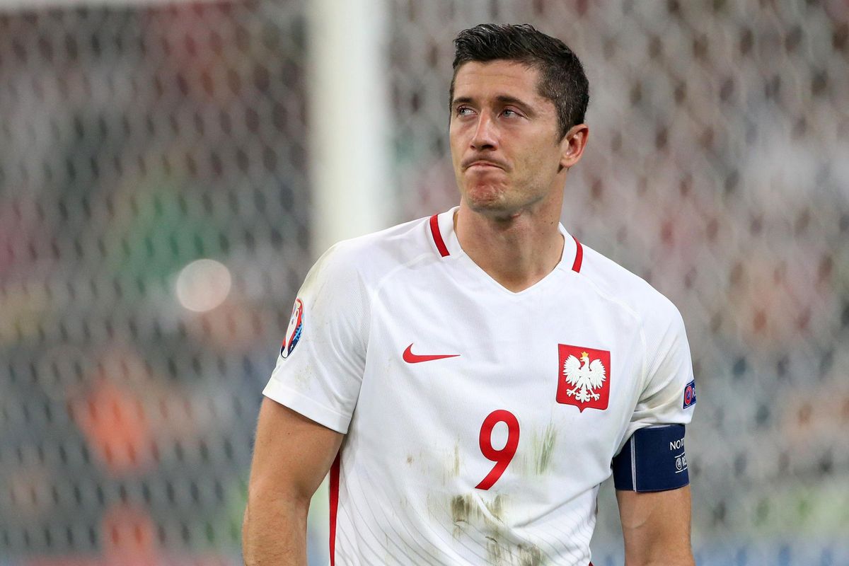 Robert Lewandowski se lesion{o y está en duda su participación en los partidos iniciales de la Eurocopa. 