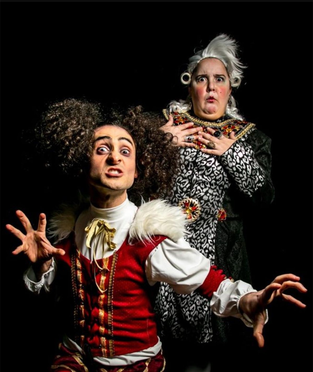 La obra teatral "El Bufón del Rey" presenta un gran despliegue y un magnífico vestuario.