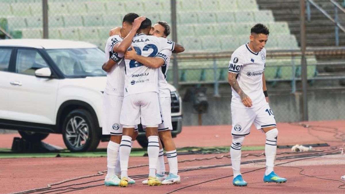 Alex Arce y Sebastián Villa anotaron en la goleada de Independiente Rivadavia.