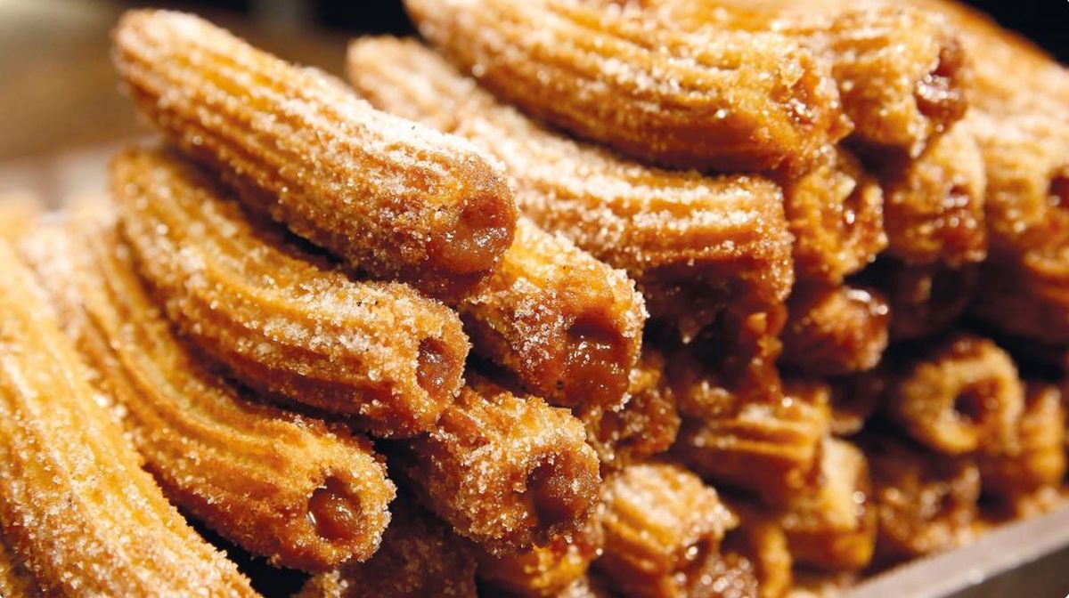 Verano 2023. Qué se consume más en la playa, ¿los churros o las facturas?