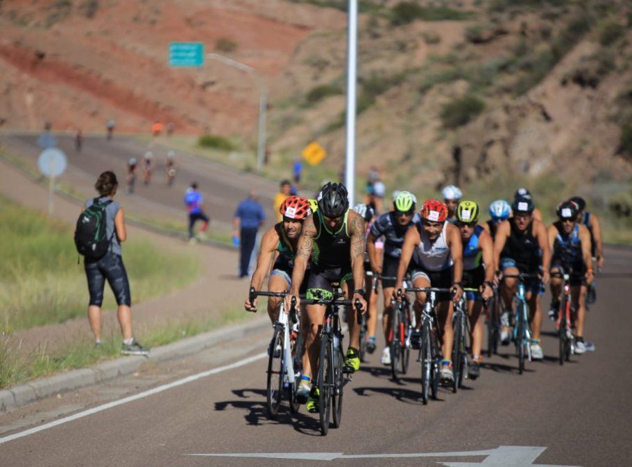 Con 135 participantes, el Triatlón de Potrerillos fue un éxito.