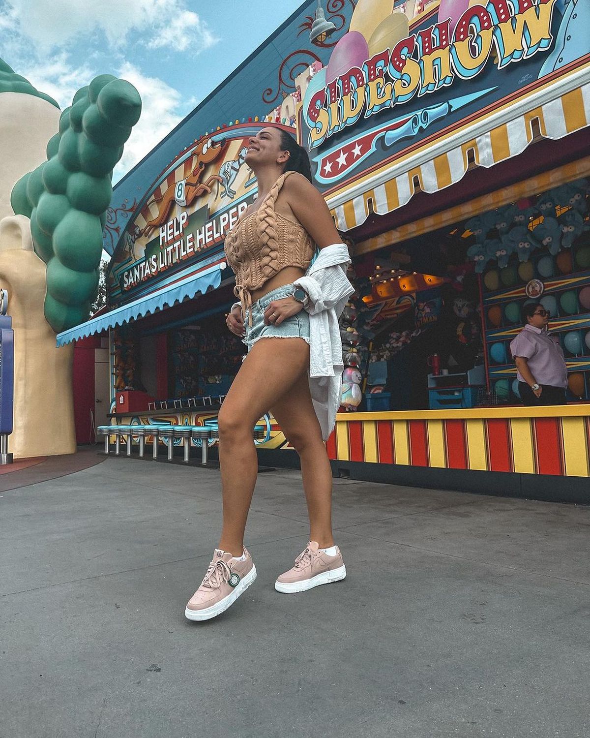 Belu Lucius pasea en shortcitos microscópicos y paraliza Disney con su look. Belu Lucius pasea en shortcitos microscópicos y paraliza Disney con su look.