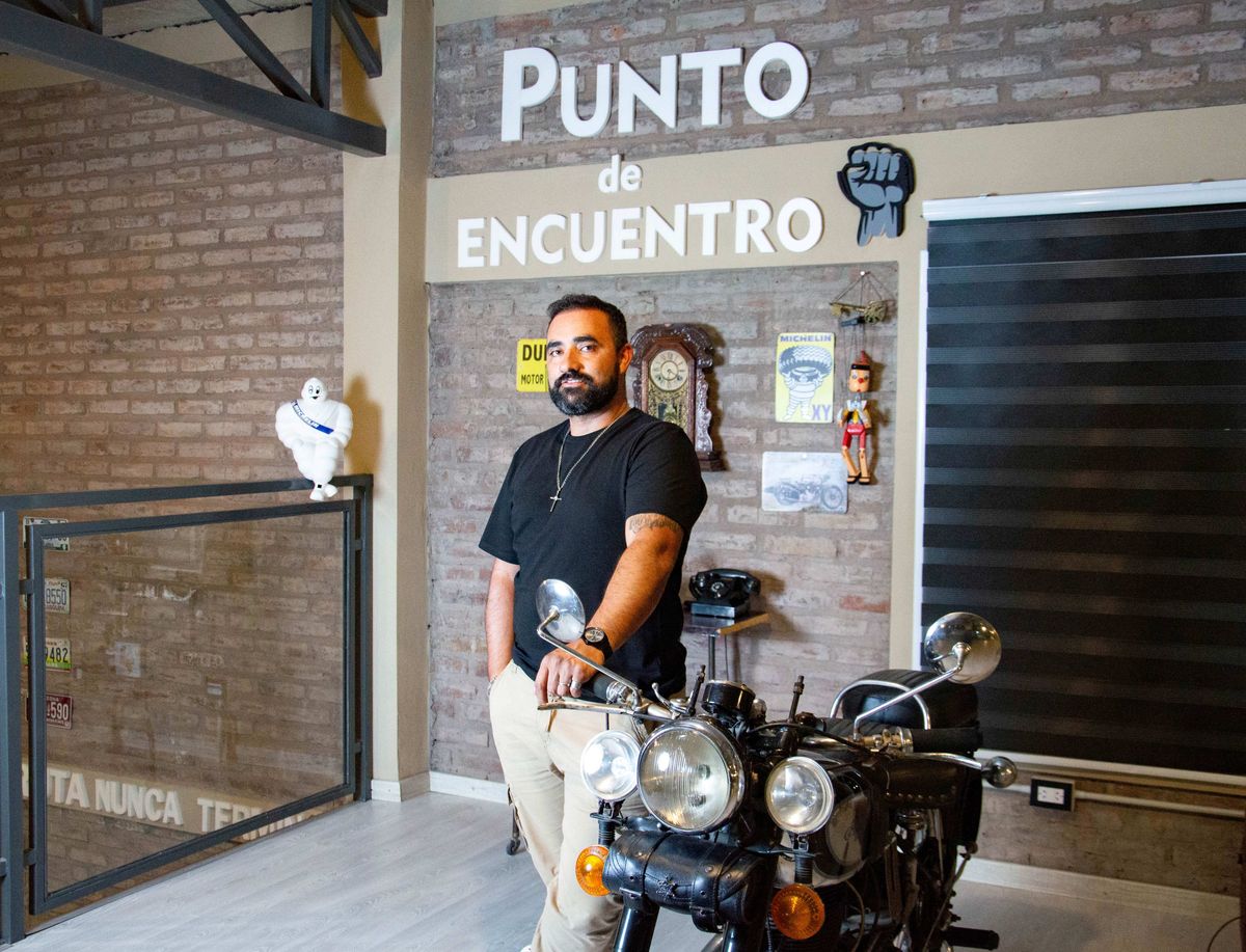 Su experiencia y conocimiento en la construcción le sirvió a David para levantar el hotel en menos de un año. Su experiencia y conocimiento en la construcción le sirvió a David para levantar el hotel en menos de un año.