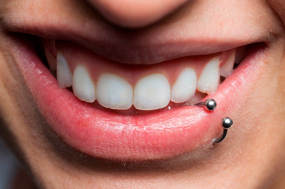 La Real Academia Española informó cuál es término correcto para referirse a piercing, no es ni arito ni perforación.