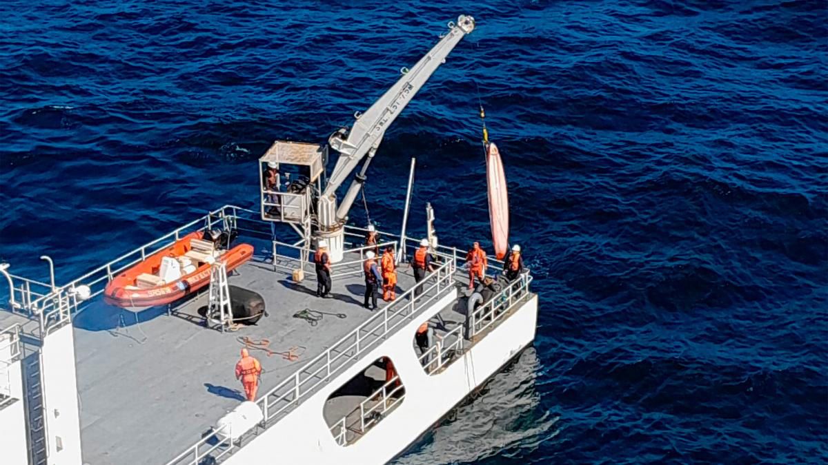 Encontraron el kayak de los dos pescadores desaparecidos en Pinamar