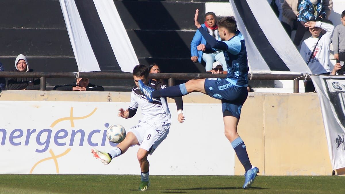 Nicolás Romano en el partido frente a Altético Rafaela. Nicolás Romano en el partido frente a Altético Rafaela.