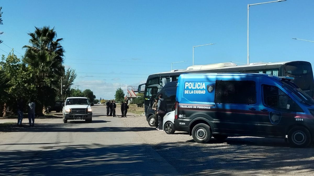 La Policía de la Ciudad de Buenos Aires allanó tres fincas de gitanos en Guaymallén.