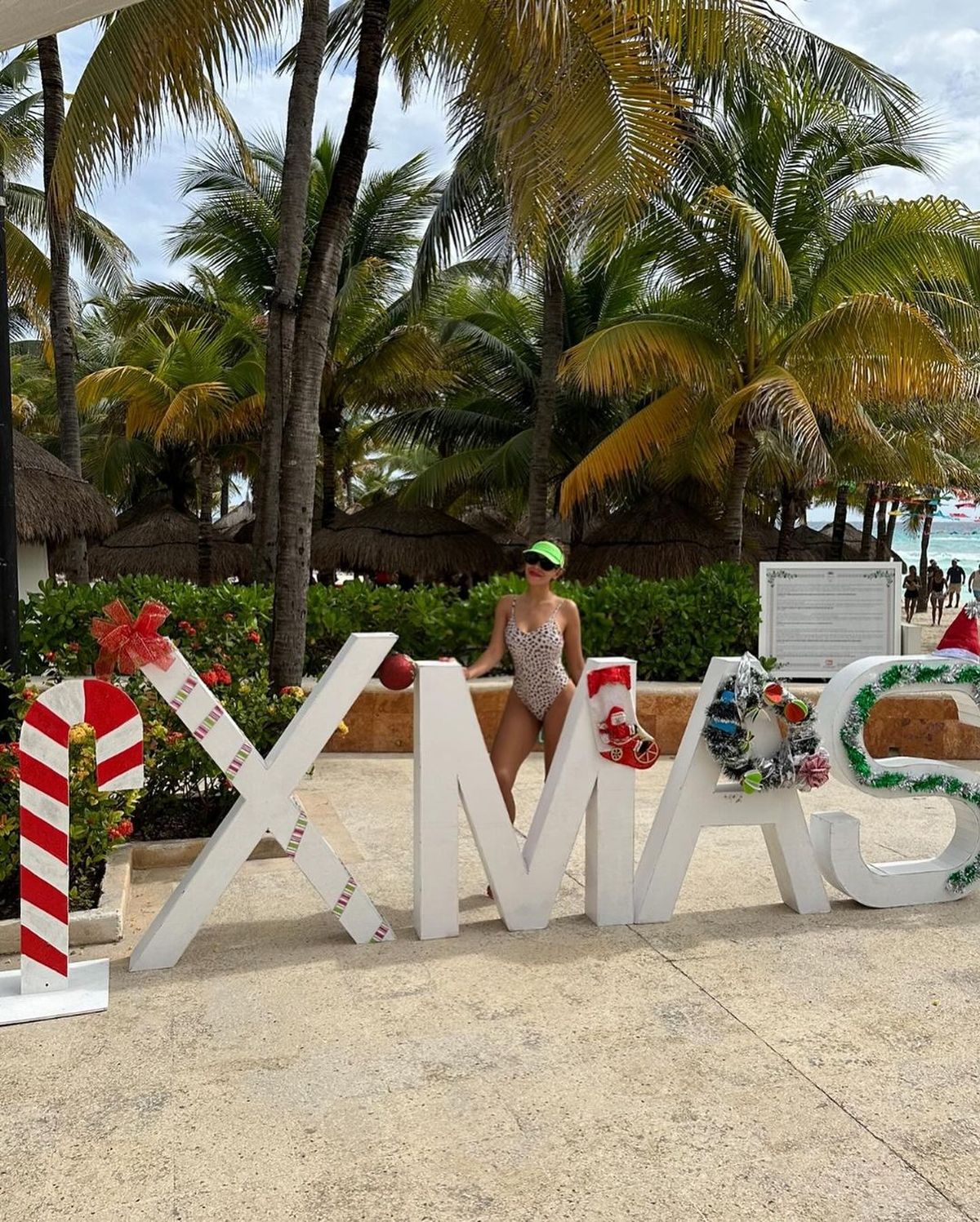 Aleopardada y ultra cavada, la enteriza de Charlotte Caniggia paraliza el Caribe. Aleopardada y ultra cavada, la enteriza de Charlotte Caniggia paraliza el Caribe.