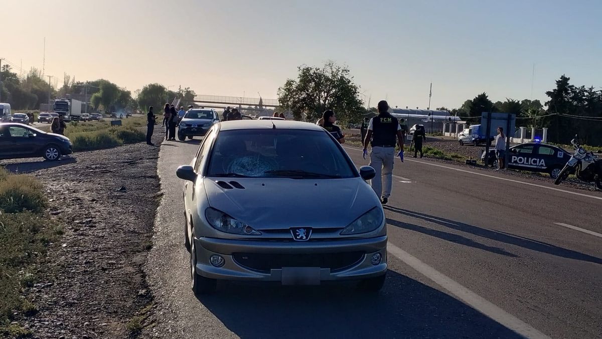 La mujer fue identificada como Marta González, de 75 años, quien intentó cruzar el Acceso Este en San Martín y murió tras ser embestida por un auto. Foto: Matías Pascualetti/ Radio Nihuil
