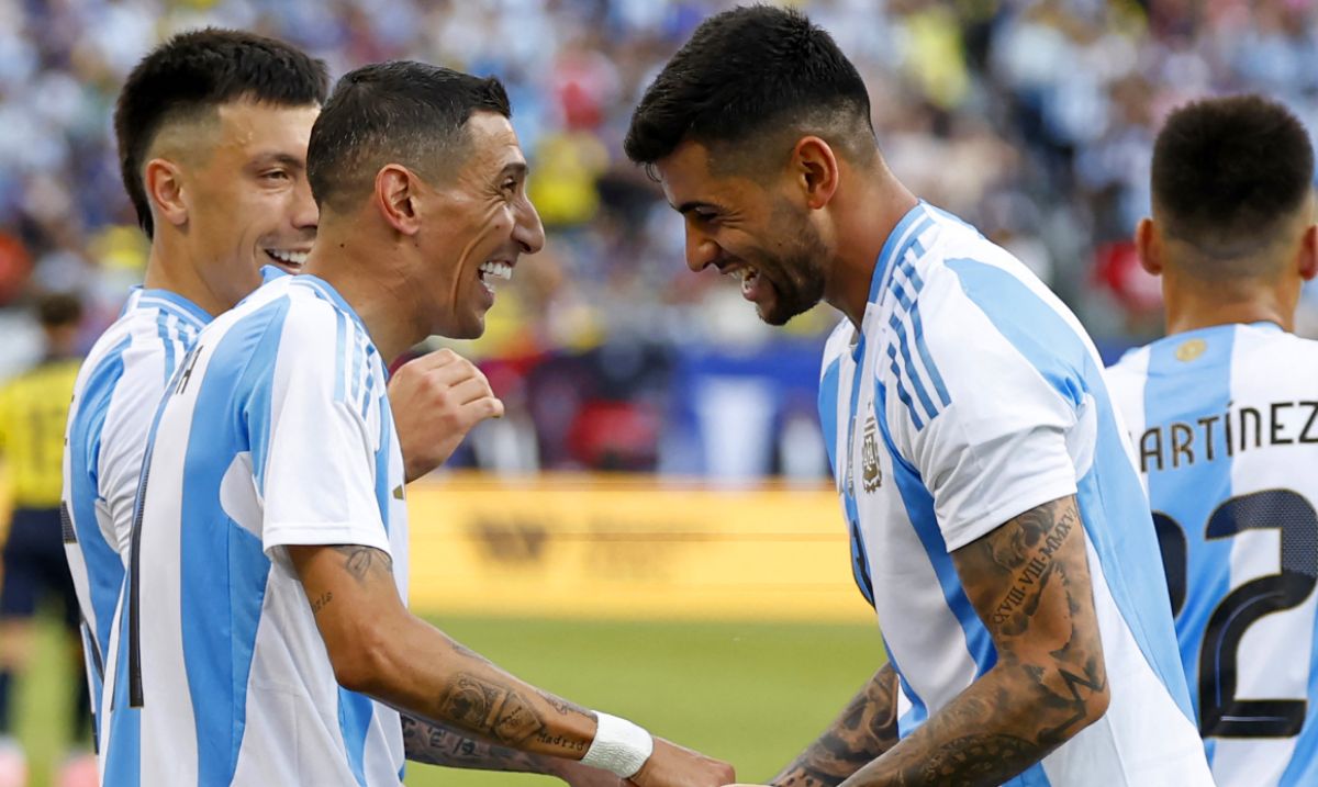 Di María y el Cuti Romero festejan en Chicago.