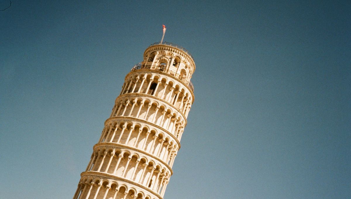 Desde 1173: la torre que desafió la gravedad y la lógica arquitectónica. Desde 1173: la torre que desafió la gravedad y la lógica arquitectónica. 
