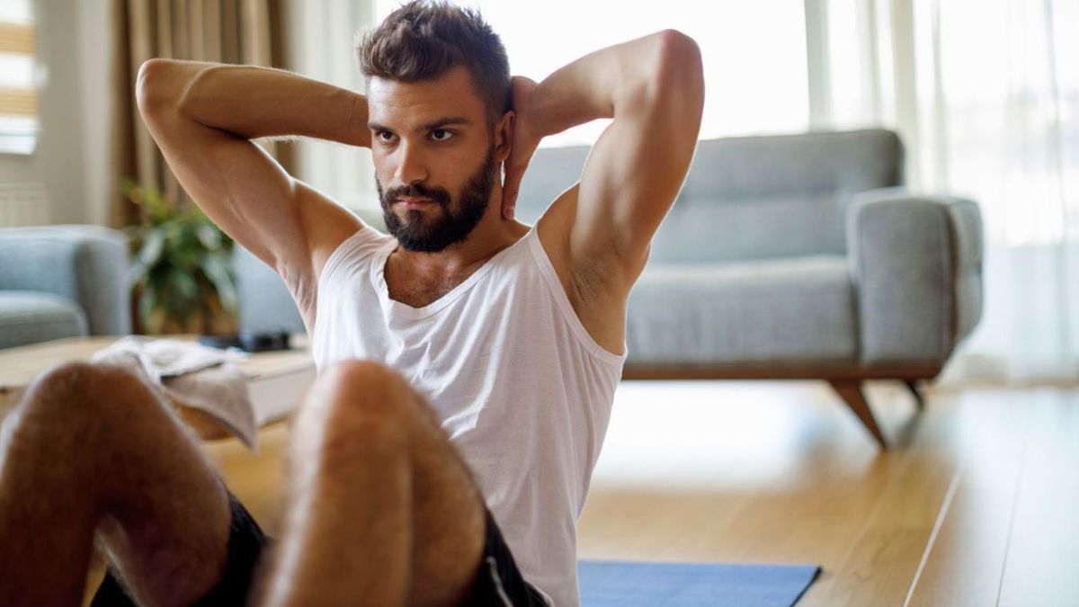 El mito del vientre plano: por qué los abdominales no sirven para quemar grasa, según un experto