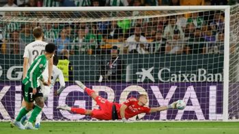 El Real Madrid se resignó a un empate ante el Betis y se alejó más del Barcelona en la Liga de España El Real Madrid se resignó a un empate ante el Betis y se alejó más del Barcelona en la Liga de España