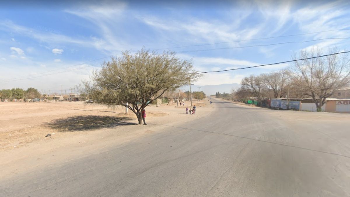 En este sector de la calle Paso Hondo, de El Borbollón, en Las Heras, cerca del barrio Santo Tomás de Aquino, un hombre fue despojado bajo amenazas de su VW Caddy en la noche del viernes, dentro de los varios asaltos perpetrados en el Gran Mendoza.