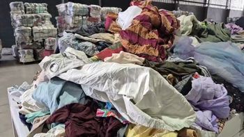 Comerciantes denunciaron el ingreso de fardos de ropa que afectan las ventas y contaminan el ambiente Comerciantes denunciaron el ingreso de fardos de ropa que afectan las ventas y contaminan el ambiente