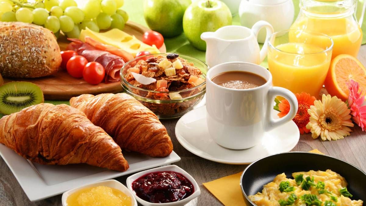 Los peores alimentos para el cerebro al empezar el día, según el doctor Facundo Pereyra.