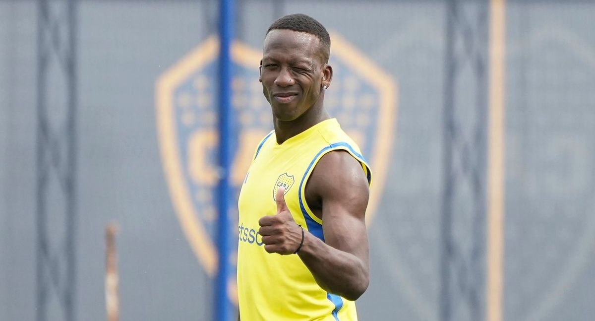 Advíncula volvería a jugar de lateral