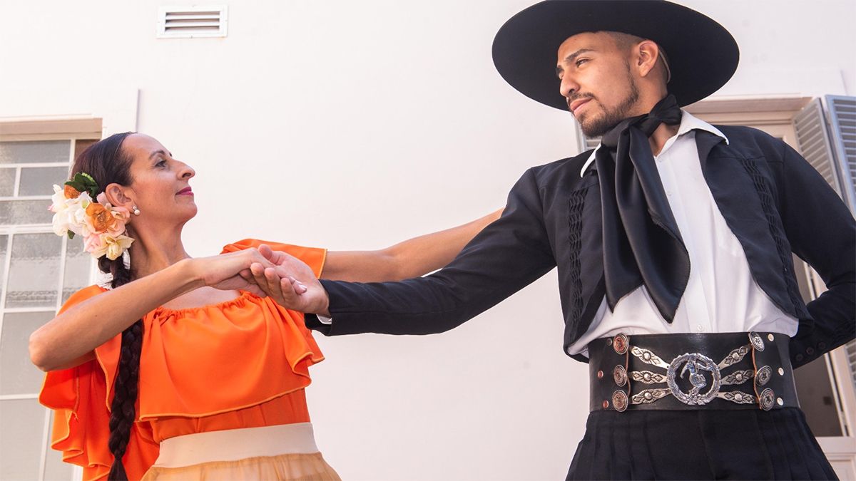 Vendimia 2023: una pareja de bailarines durante la presentación del equipo de la Bendición de los Frutos.