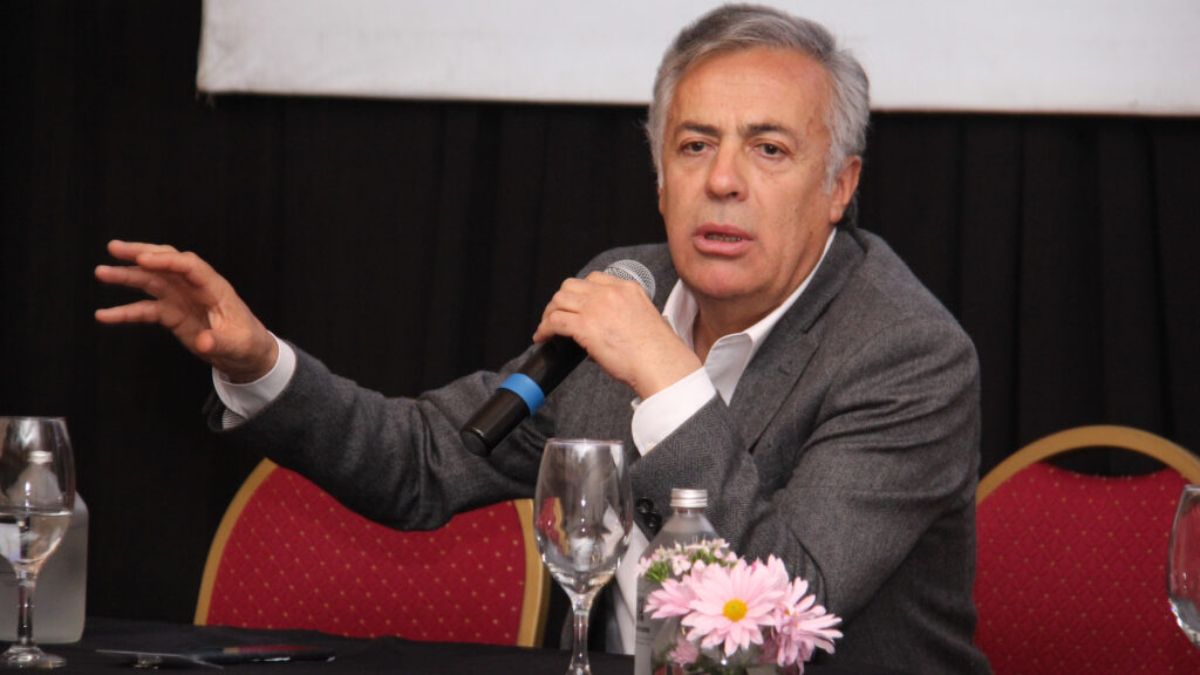 Cornejo también criticó al actual gobierno y sus Cornejo también criticó al actual gobierno y sus