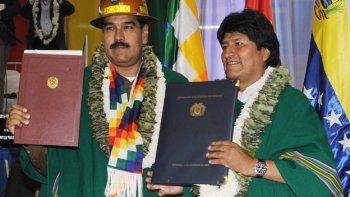 Ante el desabastecimiento, Morales mandará papel higiénico a Venezuela