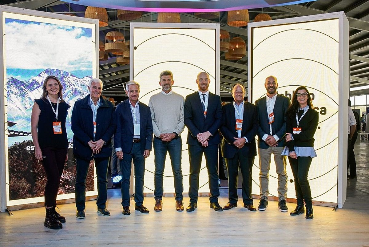 Allasino junto a Ulpiano Suárez y Andrés Ibarra. Allasino junto a Ulpiano Suárez y Andrés Ibarra.