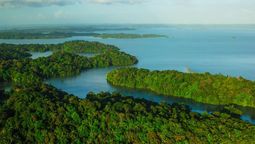 El río único en el mundo que desemboca en dos océanos a la vez está en América Latina