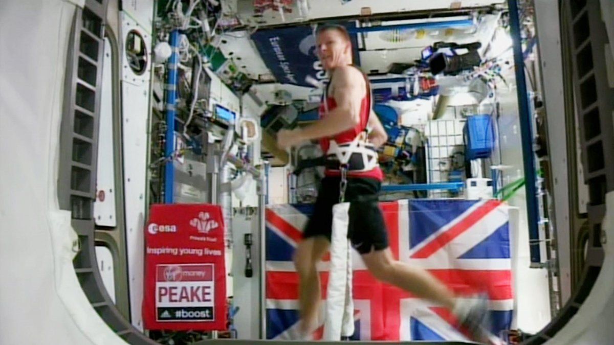 Un astronauta británico rompió el récord de maratón en el espacio