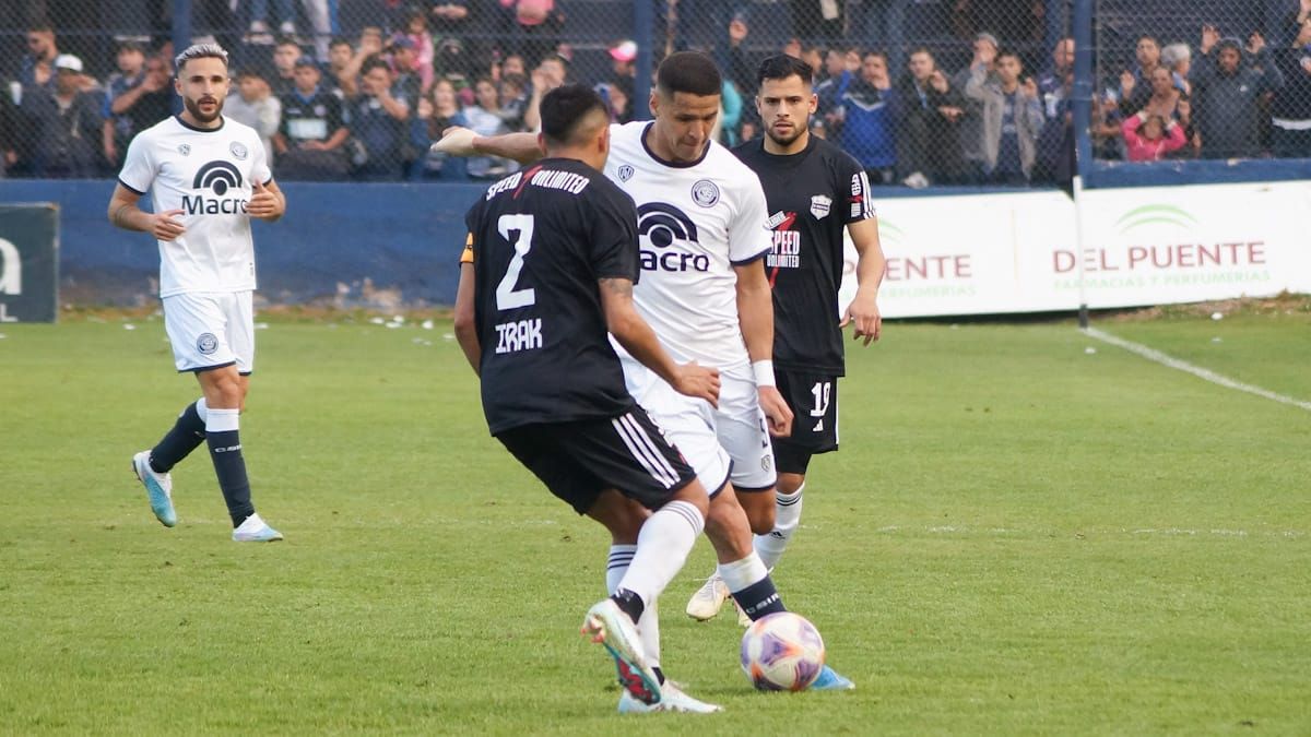Alex Arce llegó a la quinta amarilla y no podrá jugar ante Ferro. Alex Arce llegó a la quinta amarilla y no podrá jugar ante Ferro.
