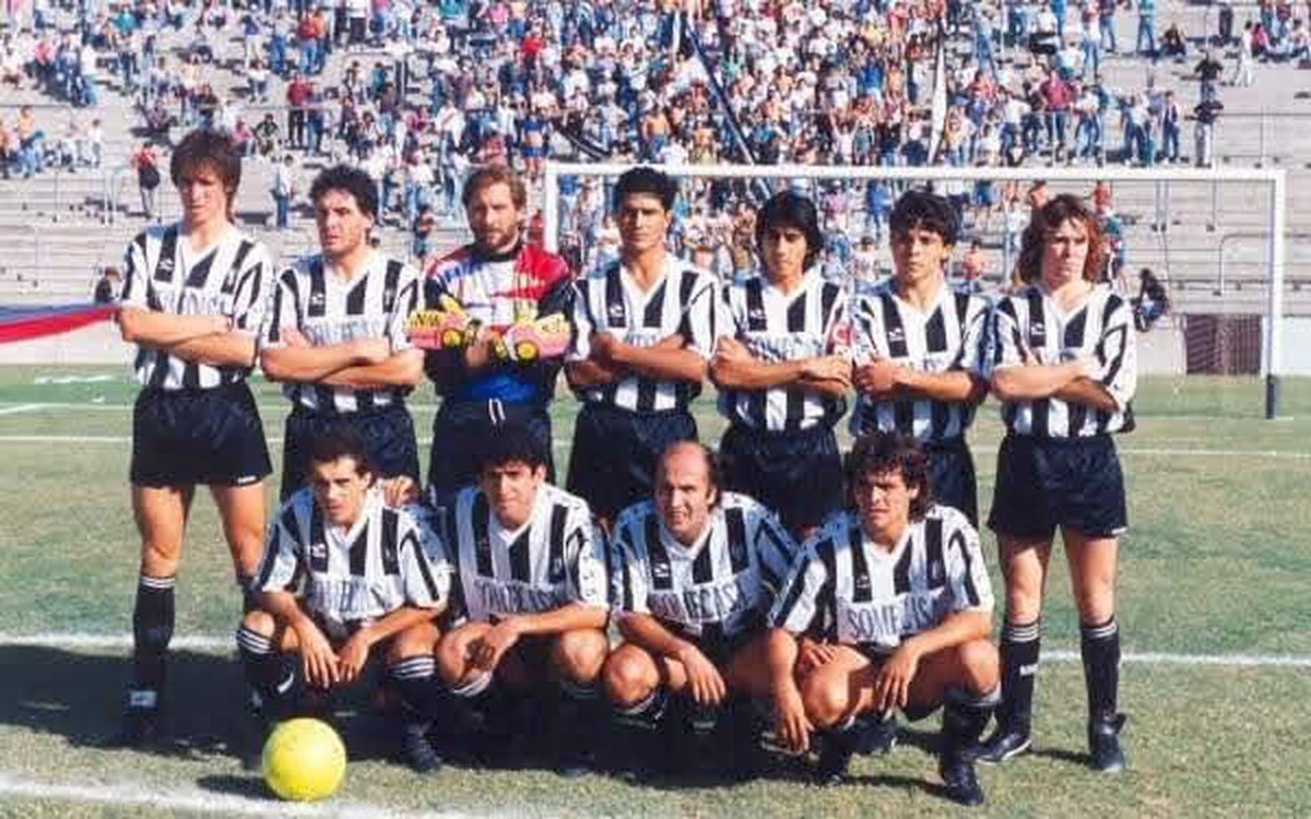 Sergio Morales, José Fernández, Pablo Molgatini, Rubén Miranda, Olguín, Nicolás Ojeda, abajo Adolfo Oros, Julio Díaz, Gustavo Mariani y Gustavo Nievas y Felipe Canedo. Sergio Morales, José Fernández, Pablo Molgatini, Rubén Miranda, Olguín, Nicolás Ojeda, abajo Adolfo Oros, Julio Díaz, Gustavo Mariani y Gustavo Nievas y Felipe Canedo.