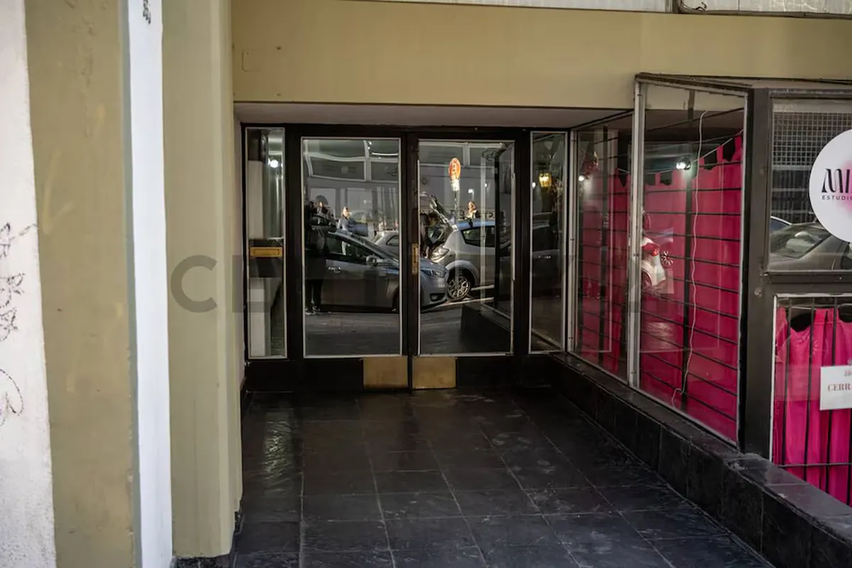 El ingreso al departamento que heredó Adorni en La Plata. El ingreso al departamento que heredó Adorni en La Plata.