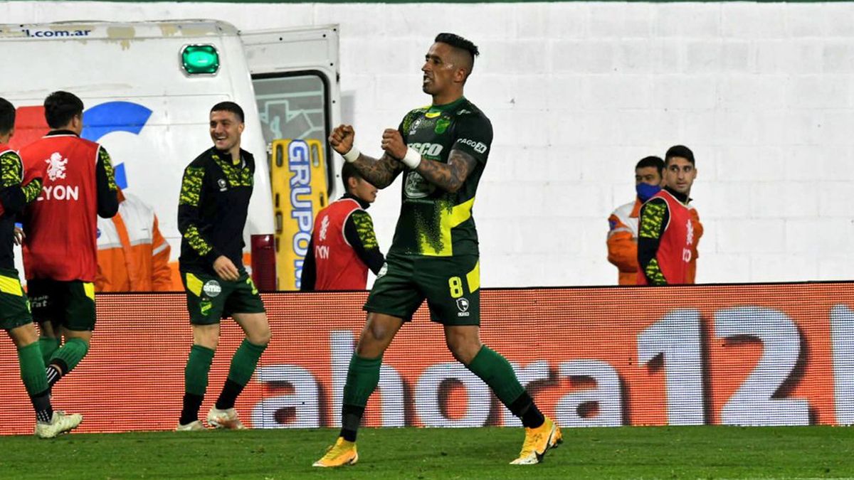 Festejó un gol de Defensa y Justicia y la foto se hizo viral