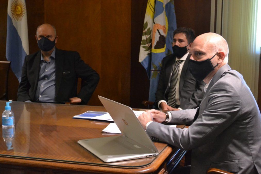El presidente de la Corte, Dalmiro Garay, junto a miembros del Colegio de Abogados.