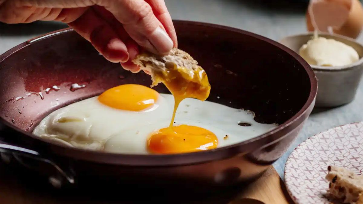 El huevo es uno de los alimentos más nutritivos del mundo, aportando una enorme cantidad de nutrientes a nuestro organismo.