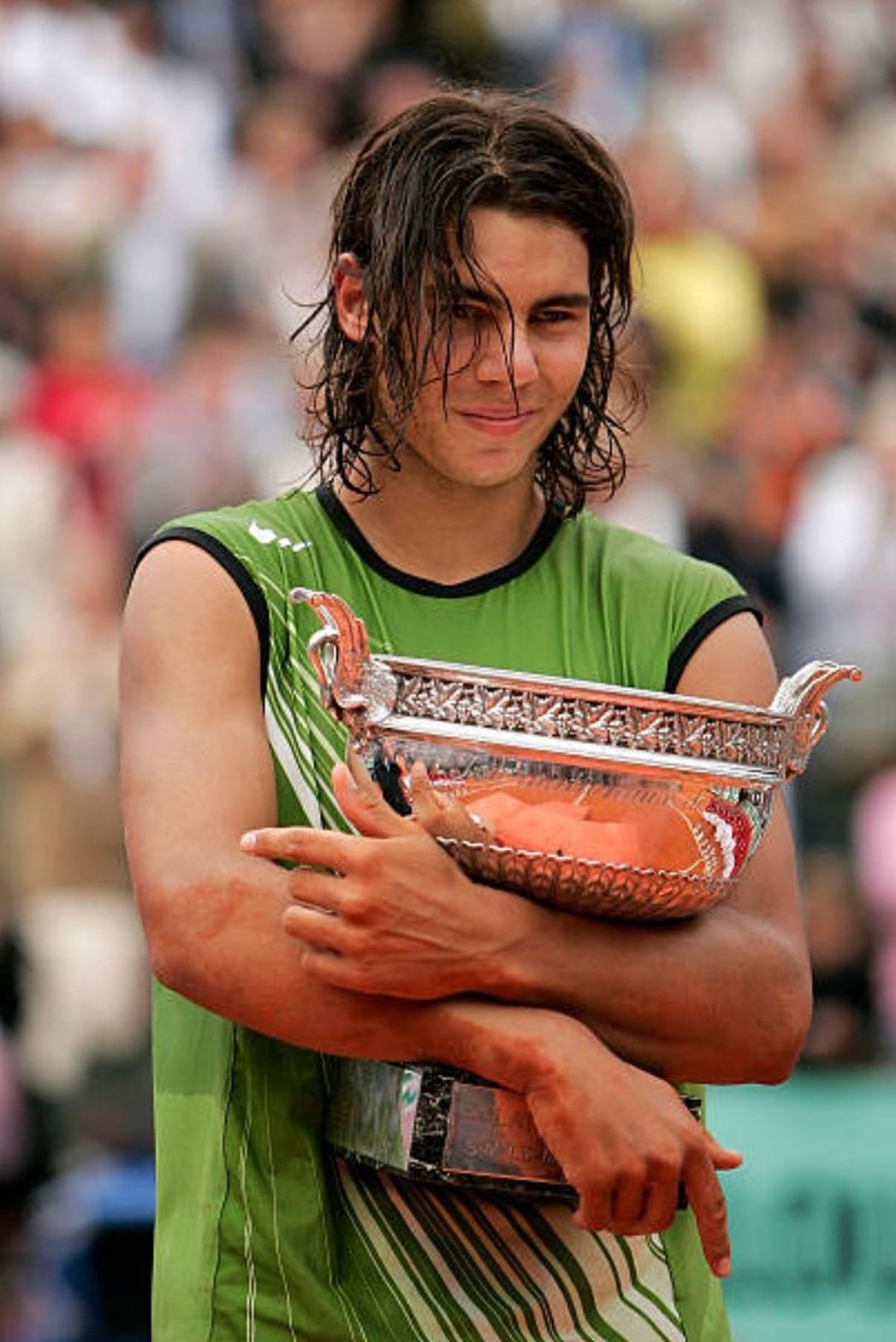La primera vez que ganó Roland Garros fue en 2005, enfrentándose al maestro Roger Federer. La primera vez que ganó Roland Garros fue en 2005, enfrentándose al maestro Roger Federer.