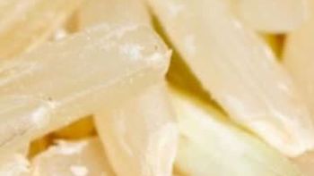 ¿De qué manera los gorgojos ingresan en el paquete de arroz y cómo evitarlo?