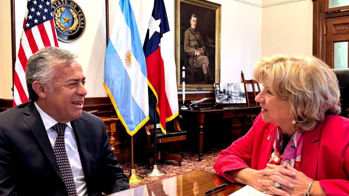 El gobernador Alfredo Cornejo durante su encuentro con la secretaria de Estado de Texas, Jane Nelson. El gobernador Alfredo Cornejo durante su encuentro con la secretaria de Estado de Texas, Jane Nelson.