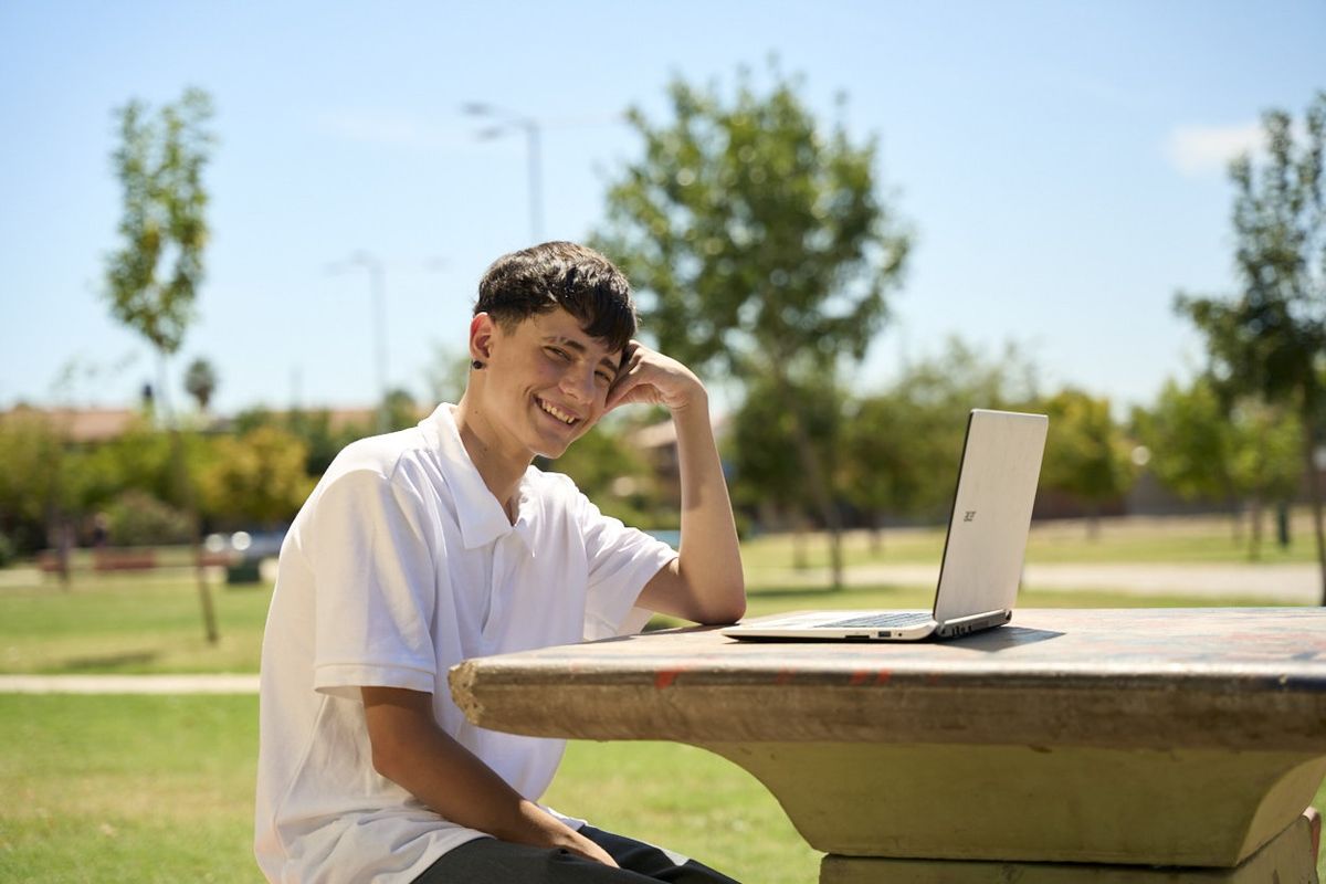Bruno Nazar listo para volver a clases este lunes, luego de estar alejado por un año de las aulas, a consecuencia de una leucemia a la que le dio batalla y le ganó. Bruno Nazar listo para volver a clases este lunes, luego de estar alejado por un año de las aulas, a consecuencia de una leucemia a la que le dio batalla y le ganó.