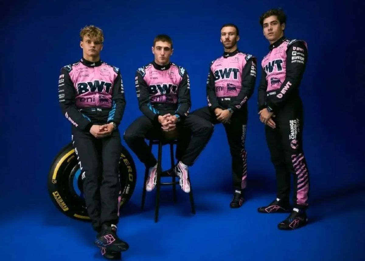 Una foto para el recuerdo de los pilotos de Alpine: Paul Aron, Jack Doohan (ahora en la S&uacute;per F&oacute;rmula japonesa), Pierre Gasly y Franco Colapinto.