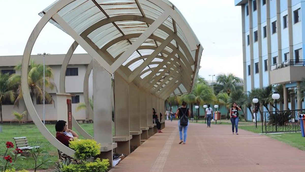 Una profesora fue asesinada a puñaladas por un alumno en plena clase de una universidad privada, y el atacante fue detenido.