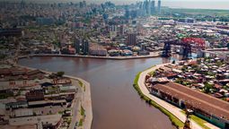 El Riachuelo: el río que fue encauzado y transformado por completo por la urbanización de Buenos Aires