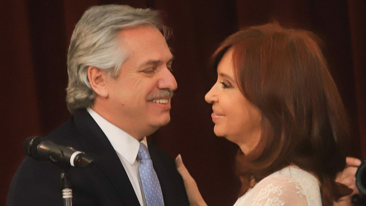 Otros tiempos. Alberto Fernández y Cristina Kirchner celebrando el 17 de octubre, el Día de la Lealtad Peronista.