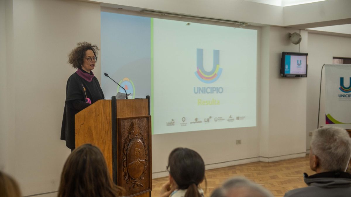 La coordinadora del Unicipio Graciela Marty explicó detalladamente en Radio NIhuil los alcances de MiÁrbol. La coordinadora del Unicipio Graciela Marty explicó detalladamente en Radio NIhuil los alcances de MiÁrbol.