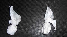 Un pibe se cansó de vender drogas y fue hasta la comisaría para entregar marihuana y cocaína