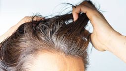Dile adiós a las canas con este tinte casero.