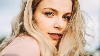 La chica y el cosmonauta: tráiler de la serie polaca