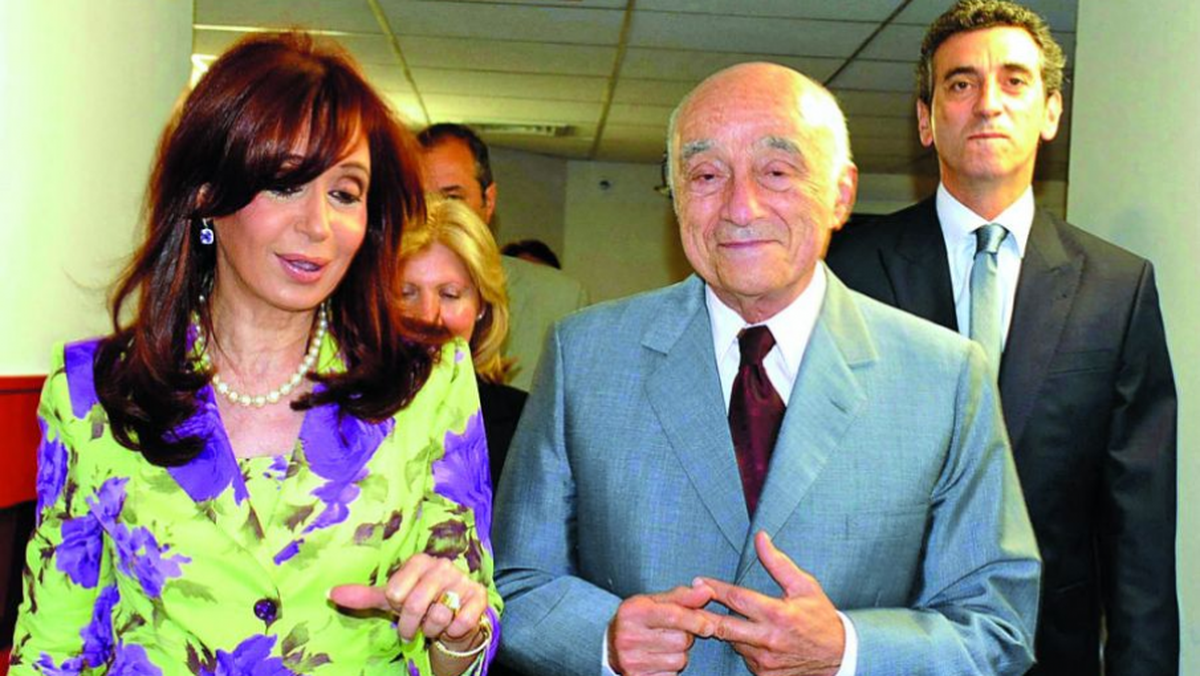 Cristina Fernández de Kirchner, y Enrique Eskenazi, fallecido en enero de este año. Cristina Fernández de Kirchner, y Enrique Eskenazi, fallecido en enero de este año.