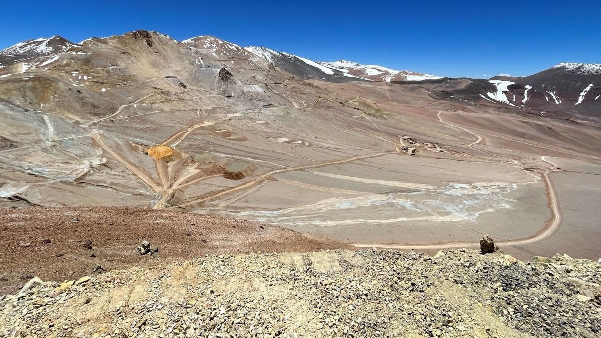 Cornejo se reunió con BHP, la empresa que invertirá en los proyectos de cobre Filo del Sol y Josemaría en San Juan. Cornejo se reunió con BHP, la empresa que invertirá en los proyectos de cobre Filo del Sol y Josemaría en San Juan.