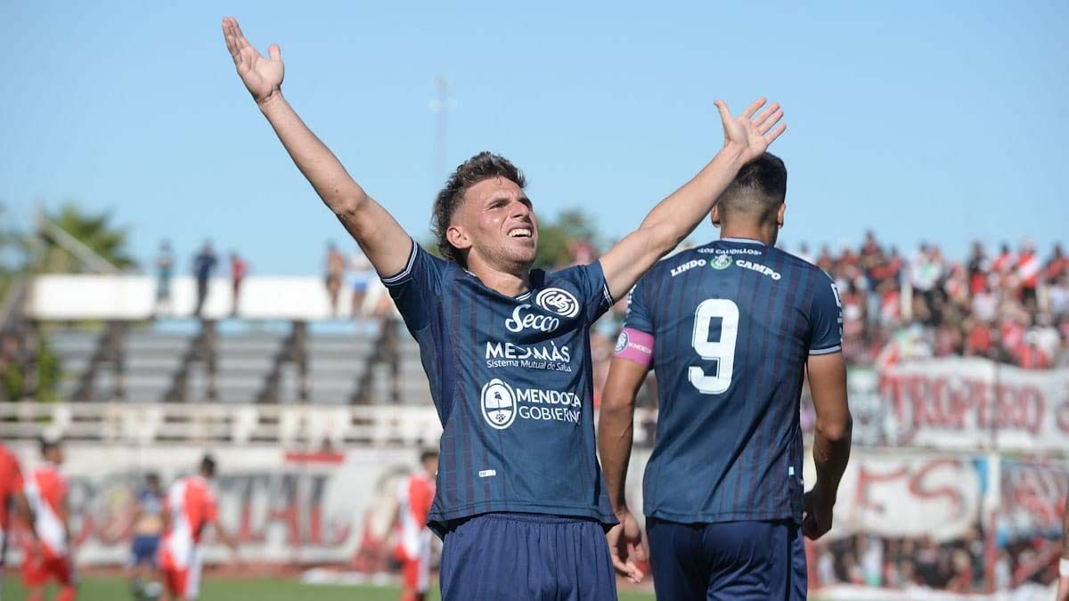 Franco Coronel grita al gol de la Lepra a Maipú con mucha emoción.
