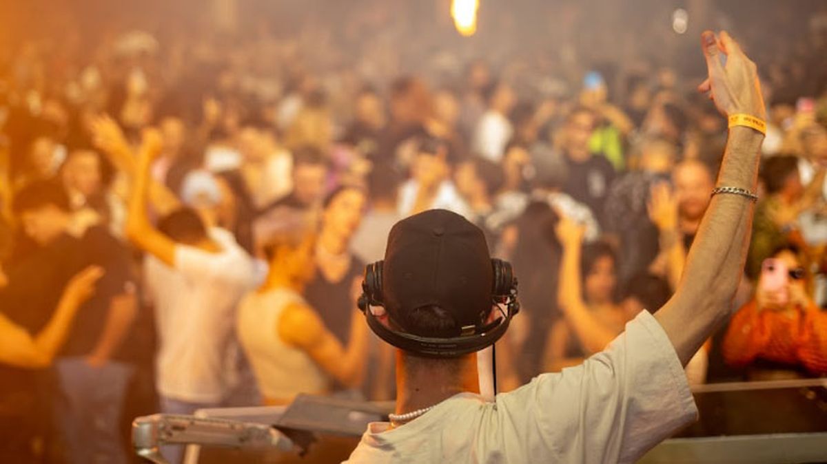 Los DJs que se presentaron durante la noche tuvieron un gran protagonismo con sus rutinas, que se mezclaron con las puestas en escena. Los DJs que se presentaron durante la noche tuvieron un gran protagonismo con sus rutinas, que se mezclaron con las puestas en escena.