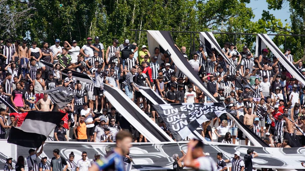 Gimnasia y Esgrima jugará ante Estudiantes de Buenos Aires en el Víctor Legrotaglie. Gimnasia y Esgrima jugará ante Estudiantes de Buenos Aires en el Víctor Legrotaglie. 
